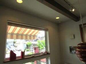 室内から見たオーニング