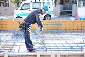 [家づくりblog]仙台の街が見える家　基礎の鉄筋組み