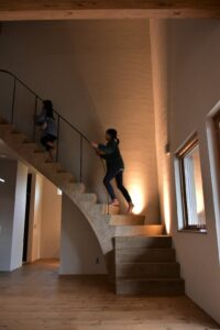 “２つの関係” 　階段と廊下の関係